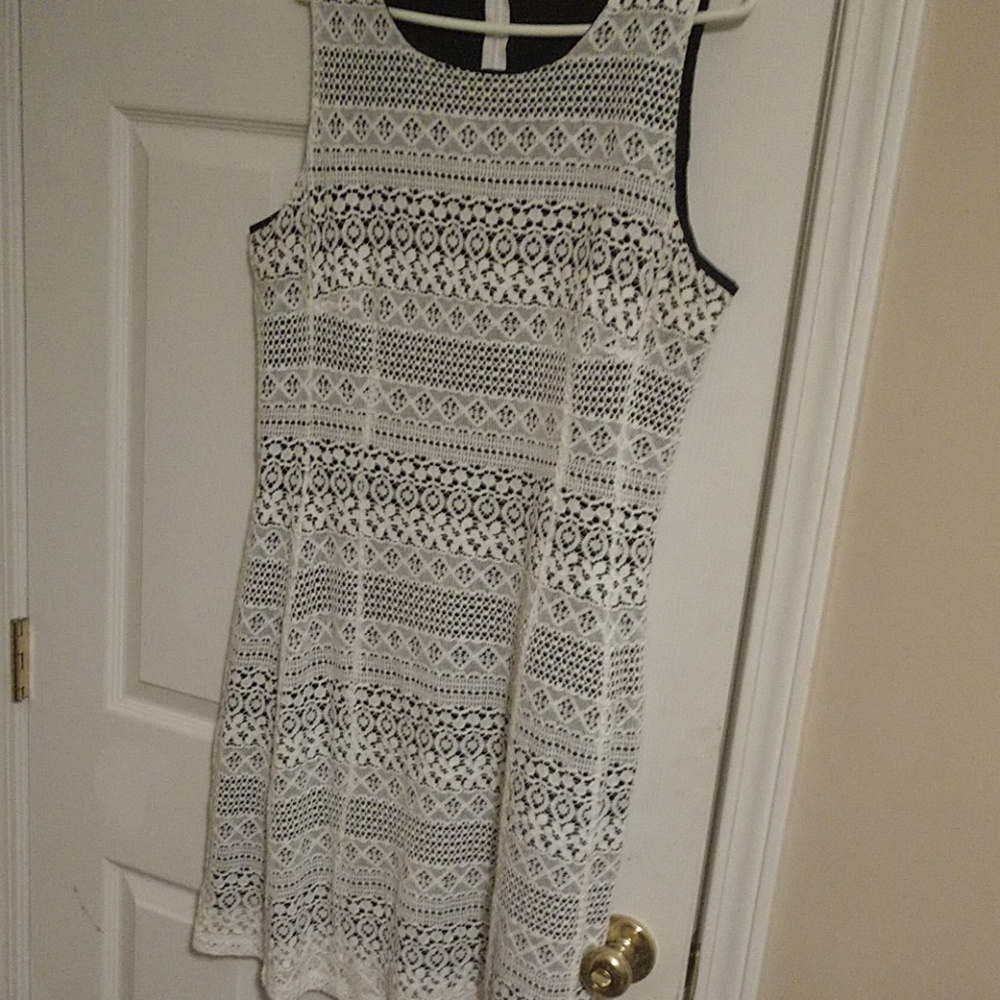 New york and Co.white lacey cotton/nylon dress - Picture 8 of 8